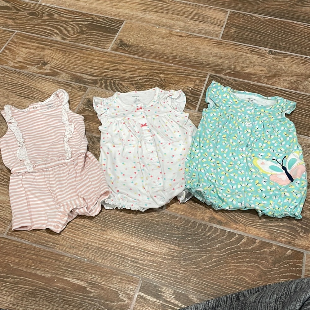 🔥SALE🔥 Infant girl 9 month Carter’s rompers